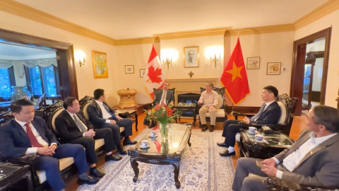 Đo&agrave;n c&ocirc;ng t&aacute;c tỉnh Ninh B&igrave;nh thăm, l&agrave;m việc tại Canada