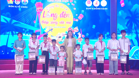 Chương tr&igrave;nh Trung thu cho em - Lồng đ&egrave;n thắp s&aacute;ng ước mơ