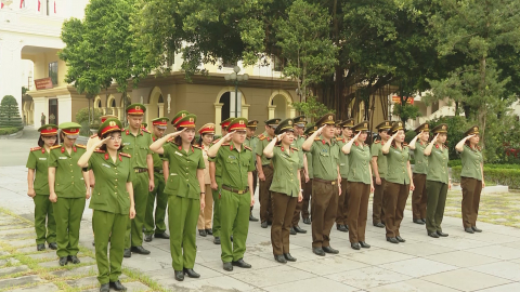 Tuổi trẻ v&agrave; Phụ nữ C&ocirc;ng an tỉnh d&acirc;ng hương tưởng niệm Chủ tịch Hồ Ch&iacute; Minh v&agrave; Cố Chủ tịch nước Trần Đại Quang