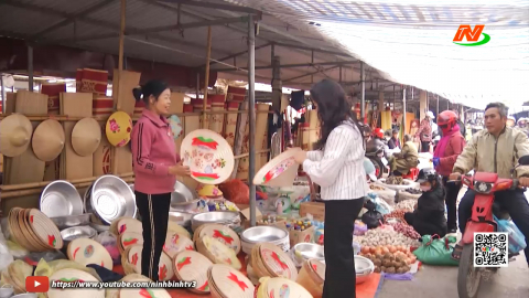 Chợ qu&ecirc; tr&ecirc;n cung đường du lịch