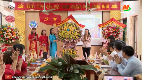Đồng ch&iacute; B&iacute; thư Tỉnh ủy thăm, ch&uacute;c mừng nh&acirc;n kỷ niệm ng&agrave;y Nh&agrave; gi&aacute;o Việt Nam