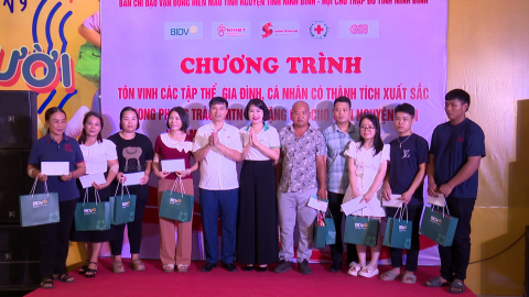 T&ocirc;n vinh c&aacute;c tập thể, gia đ&igrave;nh, c&aacute; nh&acirc;n c&oacute; th&agrave;nh t&iacute;ch xuất sắc trong phong tr&agrave;o hiến m&aacute;u t&igrave;nh nguyện