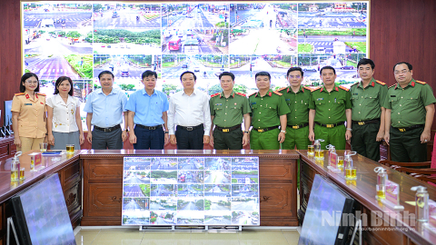 Tham quan Trung t&acirc;m điều h&agrave;nh hệ thống gi&aacute;m s&aacute;t đảm bảo ANTT, ATGT