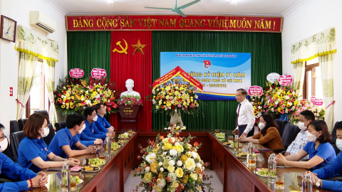Đồng ch&iacute; Ph&oacute; B&iacute; thư thường trực Tỉnh ủy ch&uacute;c mừng Tỉnh Đo&agrave;n