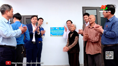 Kh&aacute;nh th&agrave;nh nh&agrave; cho th&acirc;n nh&acirc;n liệt sỹ x&atilde; Quang Thiện, huyện Kim Sơn