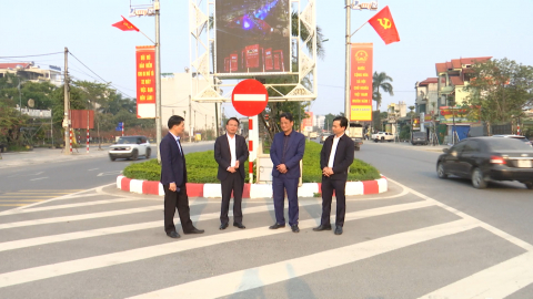 Đồng ch&iacute; B&iacute; thư Tỉnh ủy Đặng Xu&acirc;n Phong kiểm tra c&ocirc;ng t&aacute;c tuy&ecirc;n truyền Đại hội đại biểu to&agrave;n quốc lần thứ XIV của Đảng