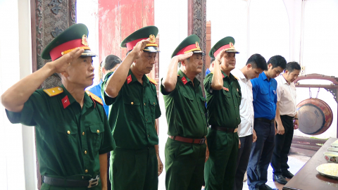 Ph&aacute;t huy truyền thống c&aacute;ch mạng tr&ecirc;n qu&ecirc; hương Xu&acirc;n Hưng