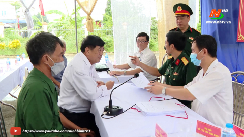 Kh&aacute;m, tư vấn, cấp ph&aacute;t thuốc miễn ph&iacute; cho nạn nh&acirc;n chất độc da cam tại huyện Gia Viễn