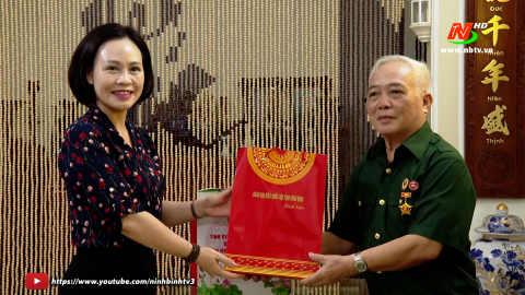 Đo&agrave;n đại biểu Quốc hội tỉnh thăm, tặng qu&agrave; nh&acirc;n ng&agrave;y Thương binh - Liệt sĩ