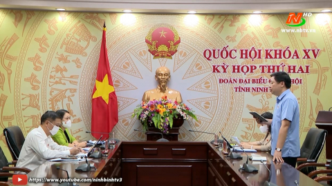 Đại biểu Quốc hội thảo luận tại tổ về một số dự &aacute;n Luật