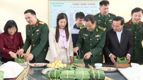 Xu&acirc;n tr&ecirc;n tuyến bi&ecirc;n giới biển