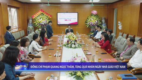 Đồng ch&iacute; Phạm Quang Ngọc thăm, tặng qu&agrave; nh&acirc;n ng&agrave;y nh&agrave; gi&aacute;o Việt Nam