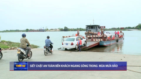 Siết chặt an to&agrave;n bến kh&aacute;ch ngang s&ocirc;ng trong m&ugrave;a mưa b&atilde;o