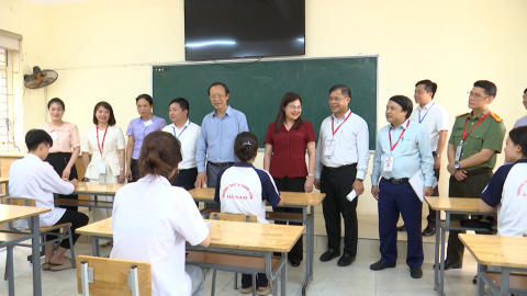 Thứ trưởng Thường trực Bộ Gi&aacute;o dục v&agrave; Đ&agrave;o tạo Phạm Ngọc Thưởng kiểm tra c&ocirc;ng t&aacute;c chuẩn bị Kỳ thi tốt nghiệp THPT năm 2026