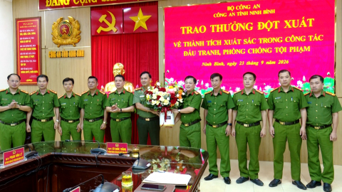 Khen thưởng c&ocirc;ng t&aacute;c đấu tranh ph&ograve;ng, chống tội phạm ma t&uacute;y