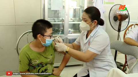 Ti&ecirc;m vaccine ph&ograve;ng Covid-19 cho trẻ từ 5 đến dưới 12 tuổi tại TP Ninh B&igrave;nh tăng trở lại