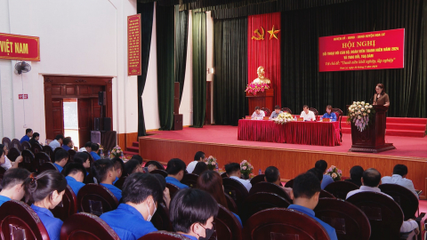 Thường trực Huyện ủy Hoa Lư đối thoại với c&aacute;n bộ, đo&agrave;n vi&ecirc;n thanh ni&ecirc;n