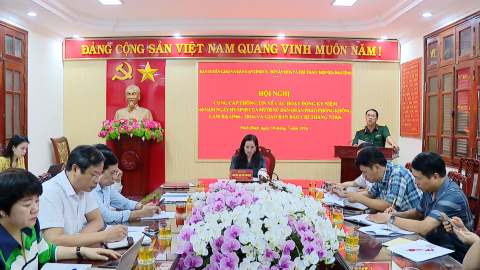 Hội nghị giao ban b&aacute;o ch&iacute; th&aacute;ng 8
