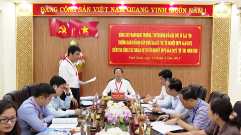 Thứ trưởng Bộ GD&ĐT kiểm tra c&ocirc;ng t&aacute;c chuẩn bị kỳ thi tốt nghiệp THPT tại Ninh B&igrave;nh