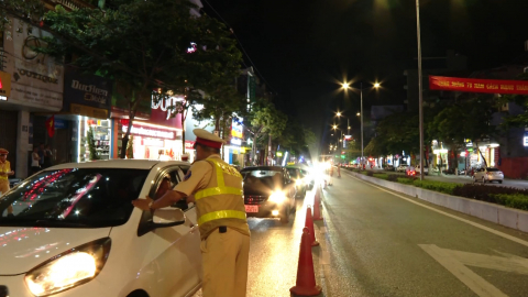 Cảnh s&aacute;t giao th&ocirc;ng Ninh B&igrave;nh nỗ lực đảm bảo TTATGT