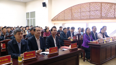 Lấy &yacute; kiến cử tri nơi c&ocirc;ng t&aacute;c đối với người được giới thiệu ứng cử ĐBQH v&agrave; HĐND tỉnh Ninh B&igrave;nh