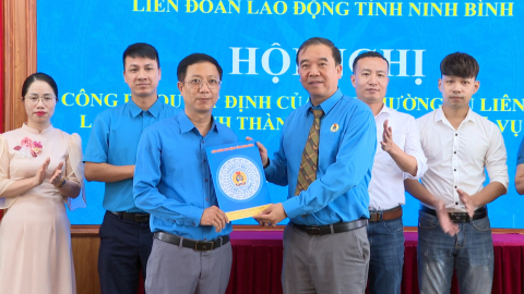 C&ocirc;ng bố quyết định th&agrave;nh lập C&ocirc;ng đo&agrave;n x&atilde; Vụ Bản