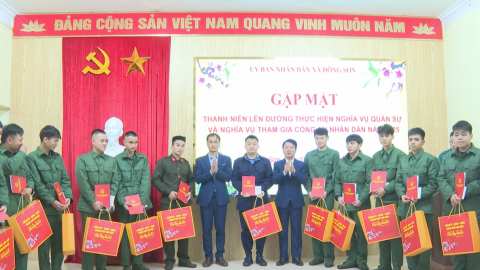 Th&agrave;nh phố Tam Điệp gặp mặt, tặng qu&agrave; thanh ni&ecirc;n chuẩn bị nhập ngũ