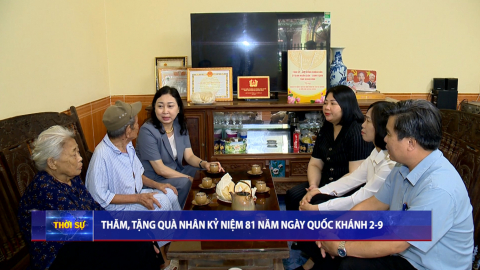 Đồng ch&iacute; Ph&oacute; B&iacute; thư Tỉnh ủy, Chủ tịch Ủy ban MTTQ Việt Nam tỉnh Đinh Thị Lụa thăm, tặng qu&agrave; nh&acirc;n kỷ niệm 81 năm Ng&agrave;y Quốc kh&aacute;nh 2-9