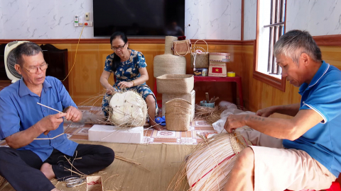 Nghệ nh&acirc;n lan tỏa t&igrave;nh y&ecirc;u nghề C&oacute;i mỹ nghệ truyền thống