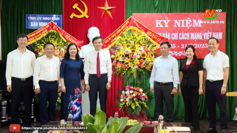 Đồng ch&iacute; B&iacute; thư Tỉnh ủy thăm, ch&uacute;c mừng nh&acirc;n kỷ niệm 98 năm Ng&agrave;y B&aacute;o ch&iacute; c&aacute;ch mạng Việt Nam