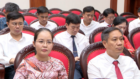 HĐND tỉnh nghe c&aacute;c b&aacute;o c&aacute;o, tờ tr&igrave;nh