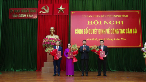 C&ocirc;ng bố c&aacute;c quyết định về c&ocirc;ng t&aacute;c c&aacute;n bộ tại Trung t&acirc;m X&uacute;c tiến đầu tư v&agrave; thương mại tỉnh Ninh B&igrave;nh