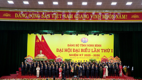 C&ocirc;ng bố c&aacute;c quyết định của Bộ Ch&iacute;nh trị, Ban B&iacute; thư về c&ocirc;ng t&aacute;c c&aacute;n bộ