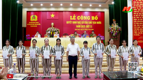 Trại giam Ninh Kh&aacute;nh c&ocirc;ng bố quyết định đặc x&aacute; của Chủ tịch nước