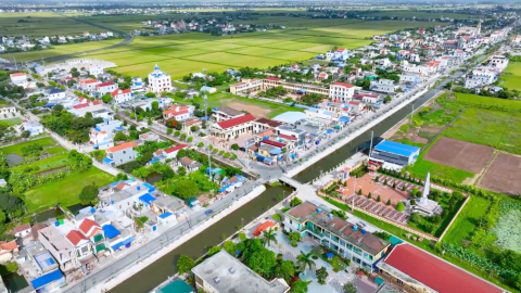 Ph&aacute;t triển đ&ocirc; thị, n&ocirc;ng th&ocirc;n h&agrave;i h&ograve;a, bền vững