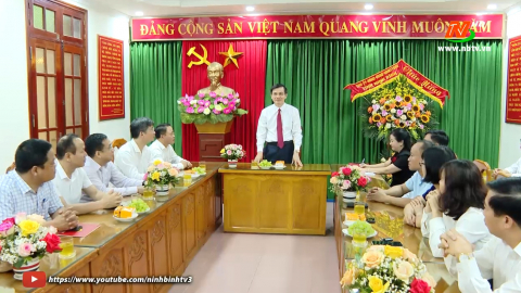 Đồng ch&iacute; B&iacute; thư Tỉnh ủy thăm, ch&uacute;c mừng c&aacute;c cơ quan chỉ đạo, định hướng, quản l&yacute; b&aacute;o ch&iacute; tr&ecirc;n địa b&agrave;n tỉnh