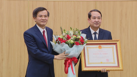 Ban Chấp h&agrave;nh Đảng bộ tỉnh tổ chức trao tặng c&aacute;c h&igrave;nh thức khen thưởng cấp Nh&agrave; nước