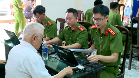 Lực lượng c&ocirc;ng an tăng cường thu nhận mẫu ADN của th&acirc;n nh&acirc;n liệt sĩ