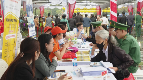 Phi&ecirc;n giao dịch việc l&agrave;m lưu động th&aacute;ng 4