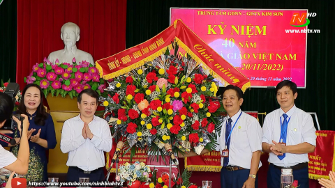 Đồng ch&iacute; Ph&oacute; Chủ tịch Thường trực HĐND tỉnh thăm, ch&uacute;c mừng nh&acirc;n kỷ niệm ng&agrave;y Nh&agrave; gi&aacute;o Việt Nam
