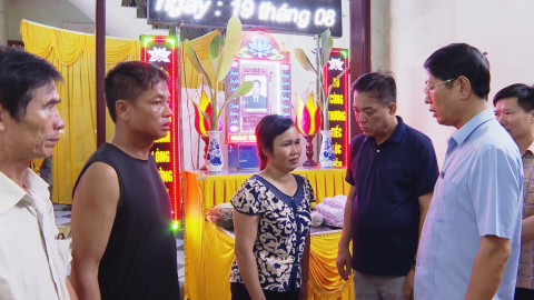L&atilde;nh đạo UBND tỉnh thăm hỏi, động vi&ecirc;n gia đ&igrave;nh c&oacute; người bị tai nạn lao động 