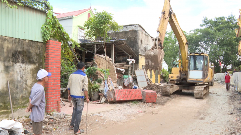 X&atilde; Hiển Kh&aacute;nh đẩy mạnh phong tr&agrave;o hiến đất l&agrave;m đường