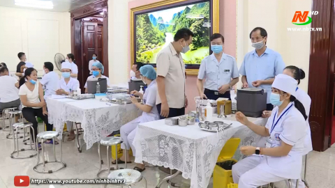 Hoa Lư đẩy nhanh tiến độ ti&ecirc;m vắc xin ph&ograve;ng Covid-19 cho người d&acirc;n