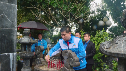 Tỉnh đo&agrave;n d&acirc;ng hương nh&acirc;n kỷ niệm 93 năm ng&agrave;y th&agrave;nh lập Đảng cộng sản Việt Nam
