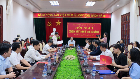 C&ocirc;ng bố Quyết định về c&ocirc;ng t&aacute;c c&aacute;n bộ