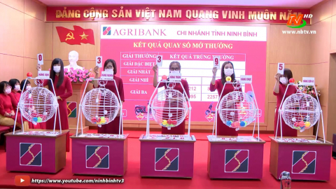 Agribank Ninh B&igrave;nh tổ chức quay thưởng tri &acirc;n kh&aacute;ch h&agrave;ng