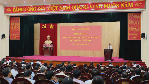C&ocirc;ng bố Quyết định của Ban B&iacute; thư về c&ocirc;ng t&aacute;c c&aacute;n bộ