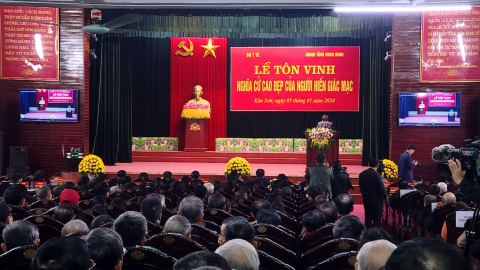 T&ocirc;n vinh nghĩa cử cao đẹp của người hiến gi&aacute;c mạc