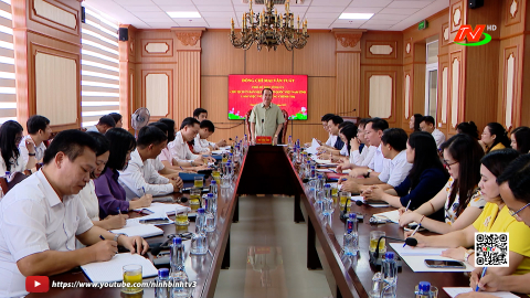 Đồng ch&iacute; Ph&oacute; B&iacute; thư Tỉnh ủy, Chủ tịch Uỷ ban MTTQ Việt Nam tỉnh l&agrave;m việc với Trường Ch&iacute;nh trị tỉnh