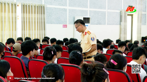 N&acirc;ng cao nhận thức cho học sinh, sinh vi&ecirc;n về đảm bảo trật tự an to&agrave;n giao th&ocirc;ng